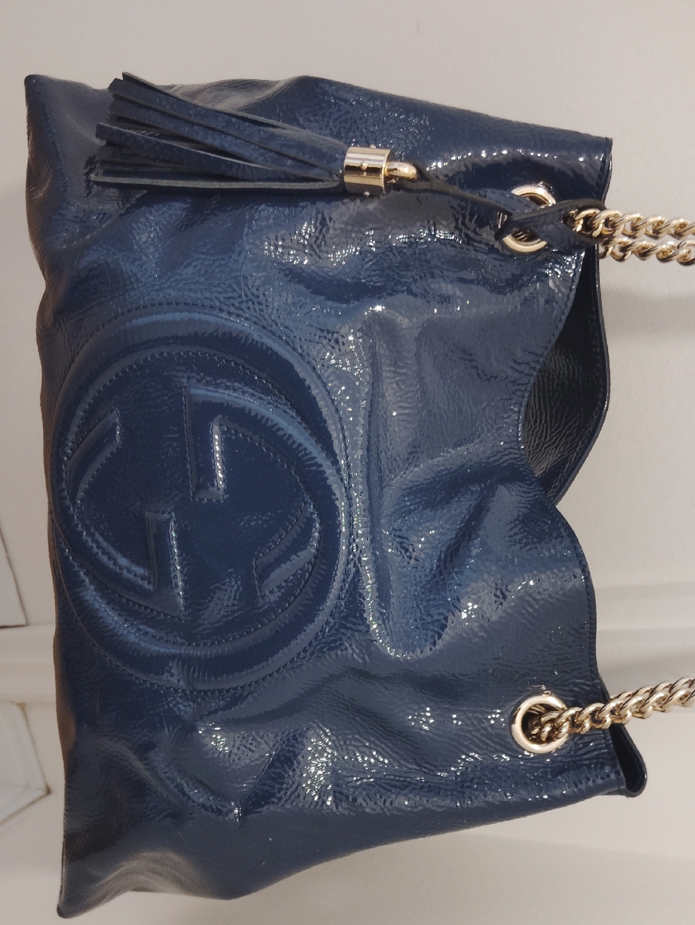 Pre- loved Gucci Patent Leather Chain Shoulder Bag in Navy.